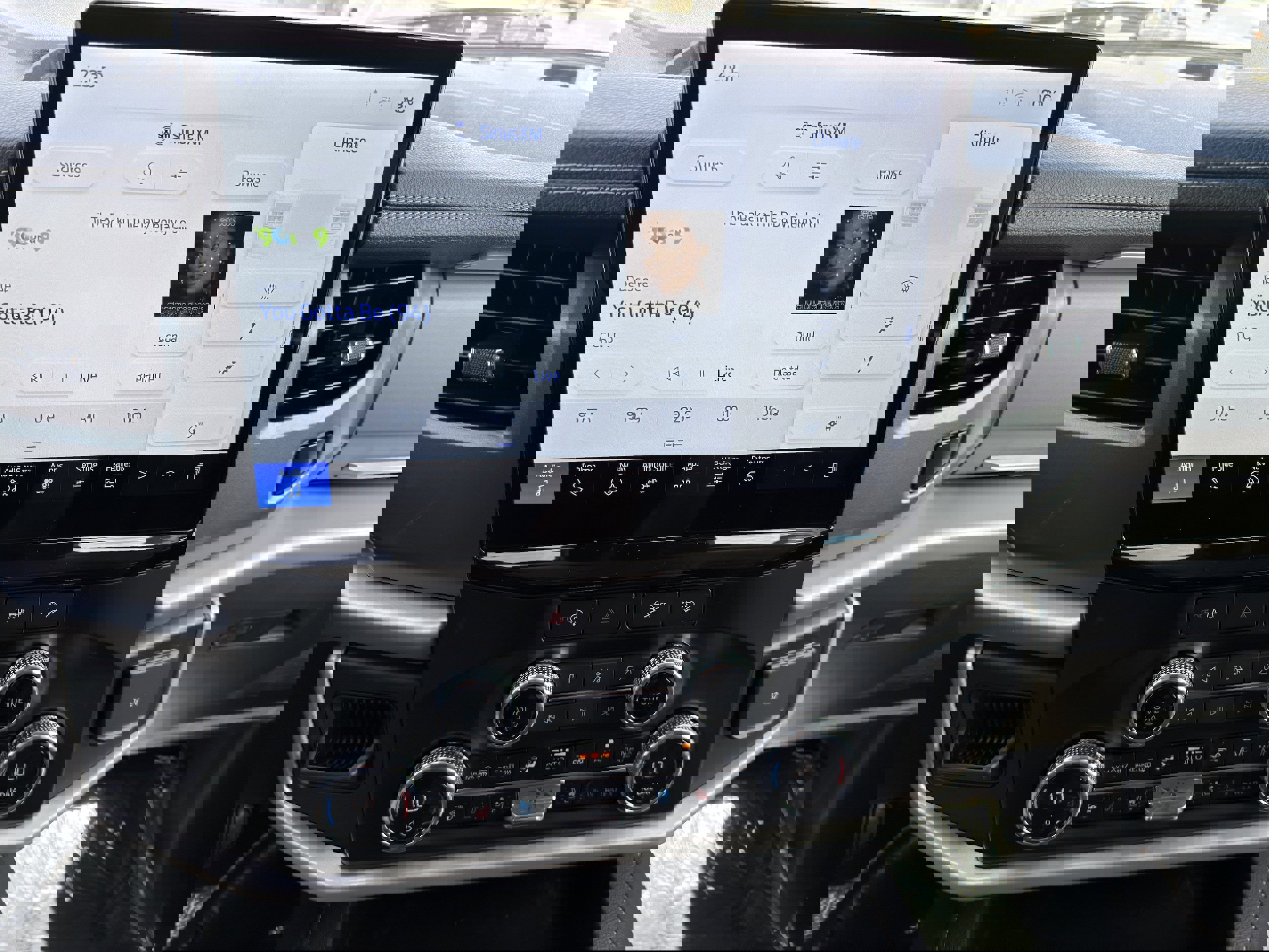 Used 2024 Ford Expedition XLT AWD/4WD image 30