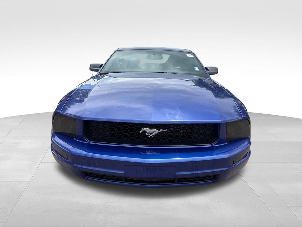 Used 2005 Ford Mustang Coupe RWD image 2
