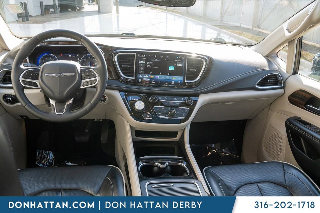 Used 2023 Chrysler Pacifica Limited FWD image 4