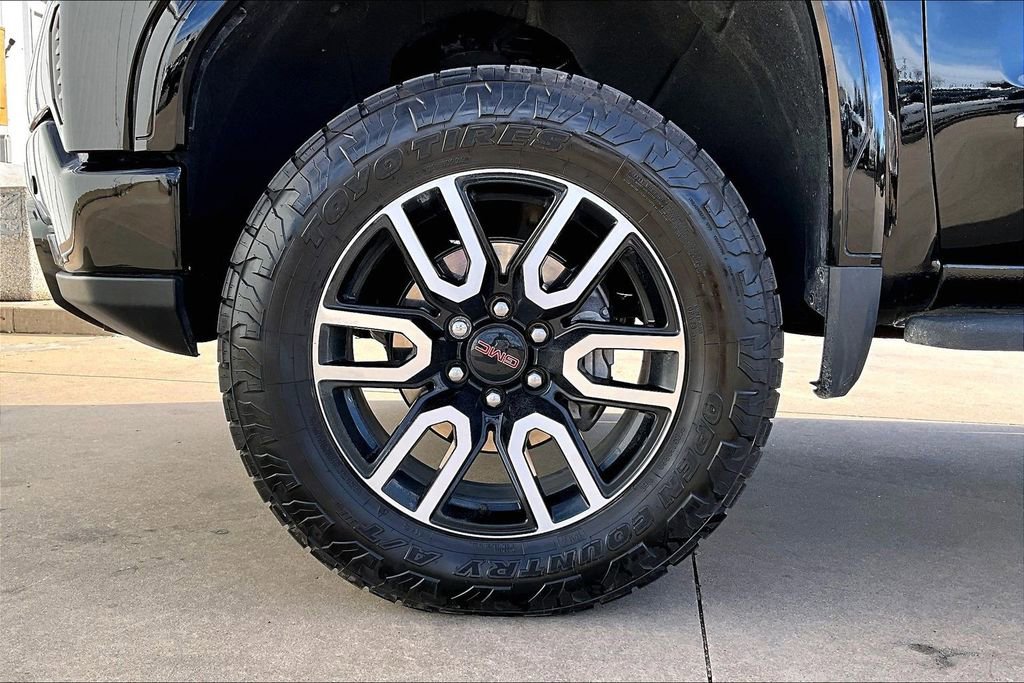 Used 2025 GMC Sierra 1500 AT4 w/ AT4 Premium Package image 11