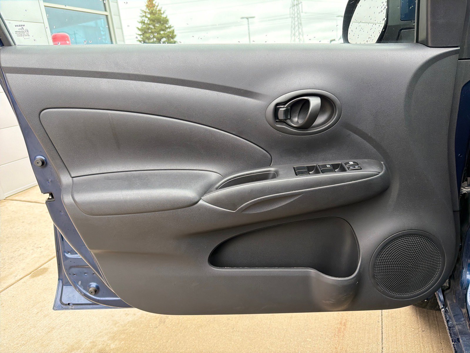 Used 2012 Nissan Versa SV w/ Convenience Pkg FWD image 10