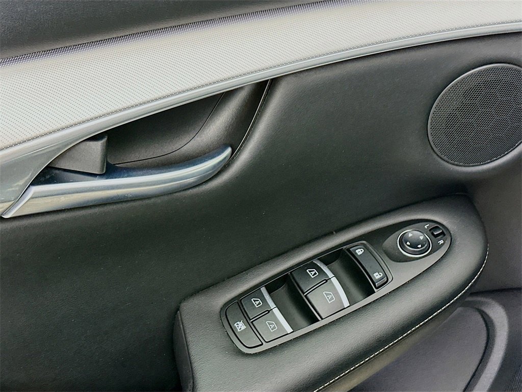 Used 2021 INFINITI QX50 Luxe w/ Appearance Package image 21