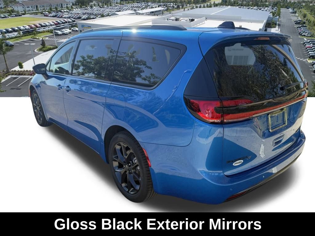 New 2026 Chrysler Pacifica Limited w/ S Appearance Package image 6