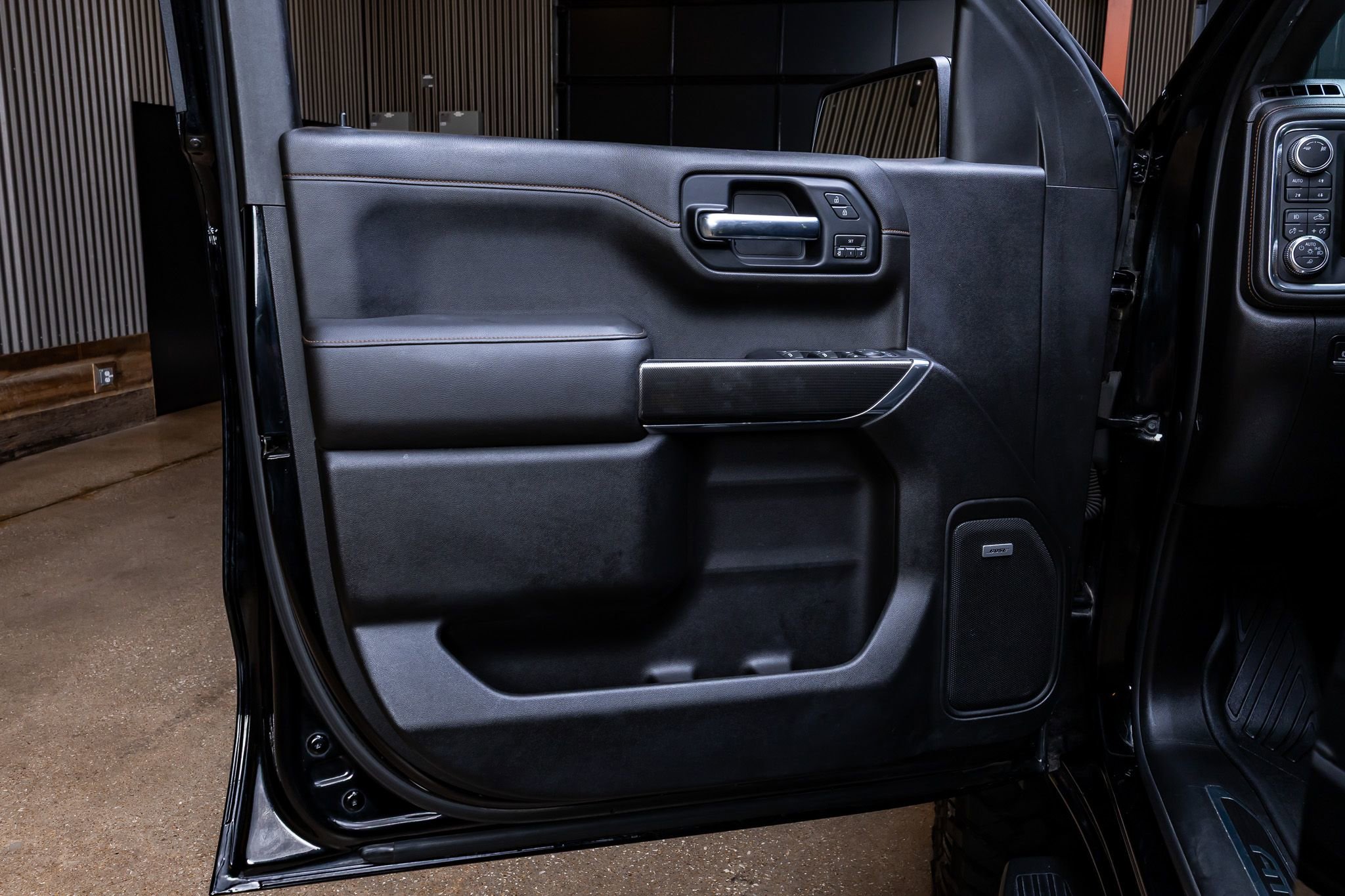 Used 2019 GMC Sierra 1500 AT4 w/ AT4 Premium Package AWD/4WD image 34