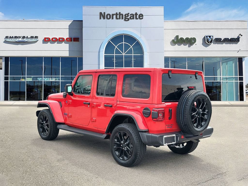 Used 2025 Jeep Wrangler Unlimited Sahara image 2