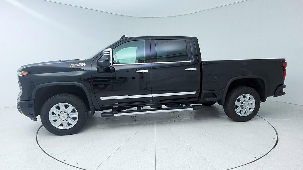 Used 2024 Chevrolet Silverado 2500 High Country w/ Technology Package AWD/4WD image 4