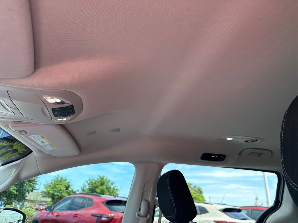 Used 2022 Chrysler Voyager LX FWD image 24