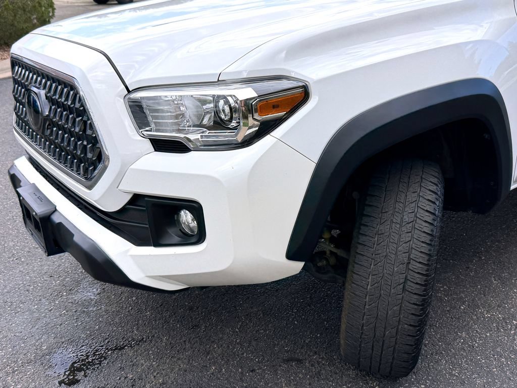 Used 2018 Toyota Tacoma TRD Off-Road w/ Technology Package AWD/4WD image 14