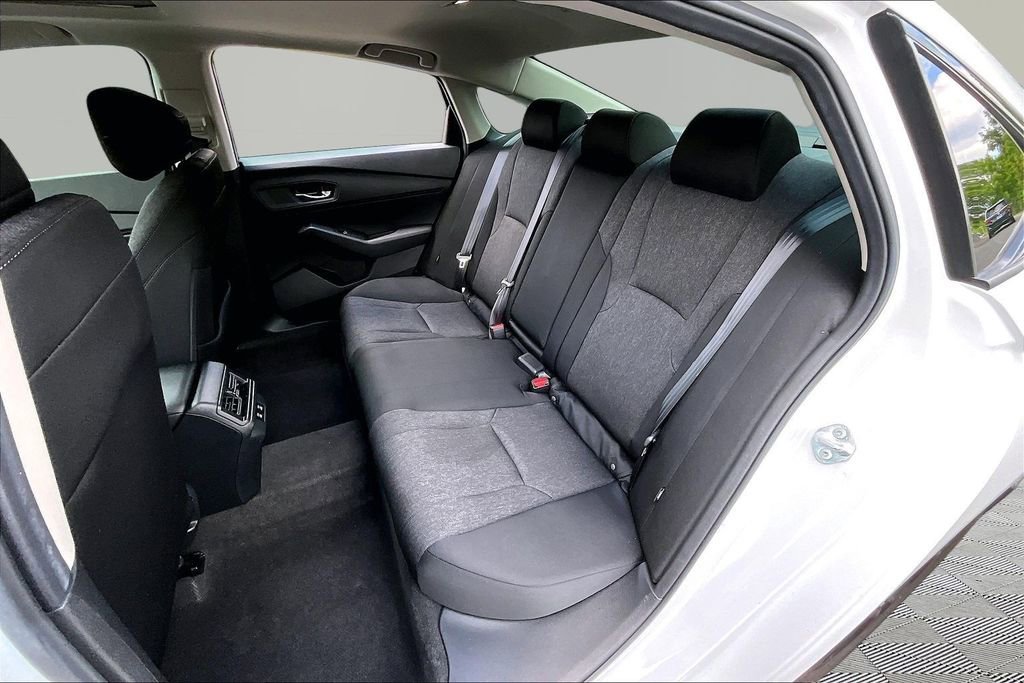 Used 2025 Honda Accord SE image 18