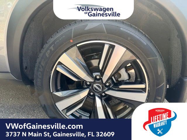 Used 2025 Nissan Rogue SL AWD/4WD image 29