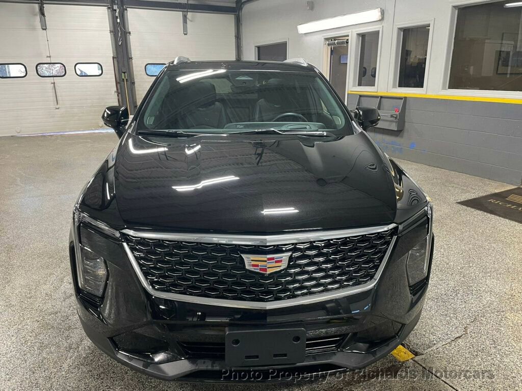 Used 2024 Cadillac XT4 Premium Luxury image 4