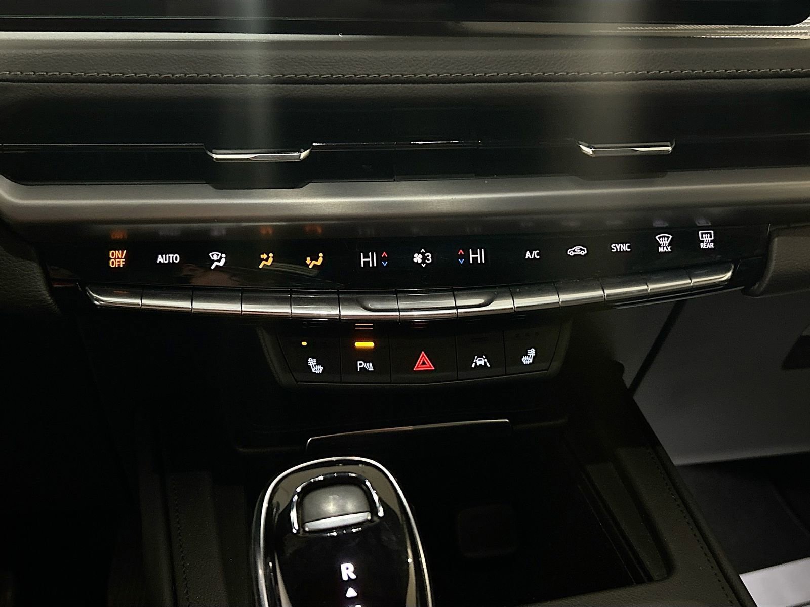 Used 2024 Cadillac XT4 Premium Luxury w/ Technology Package image 16