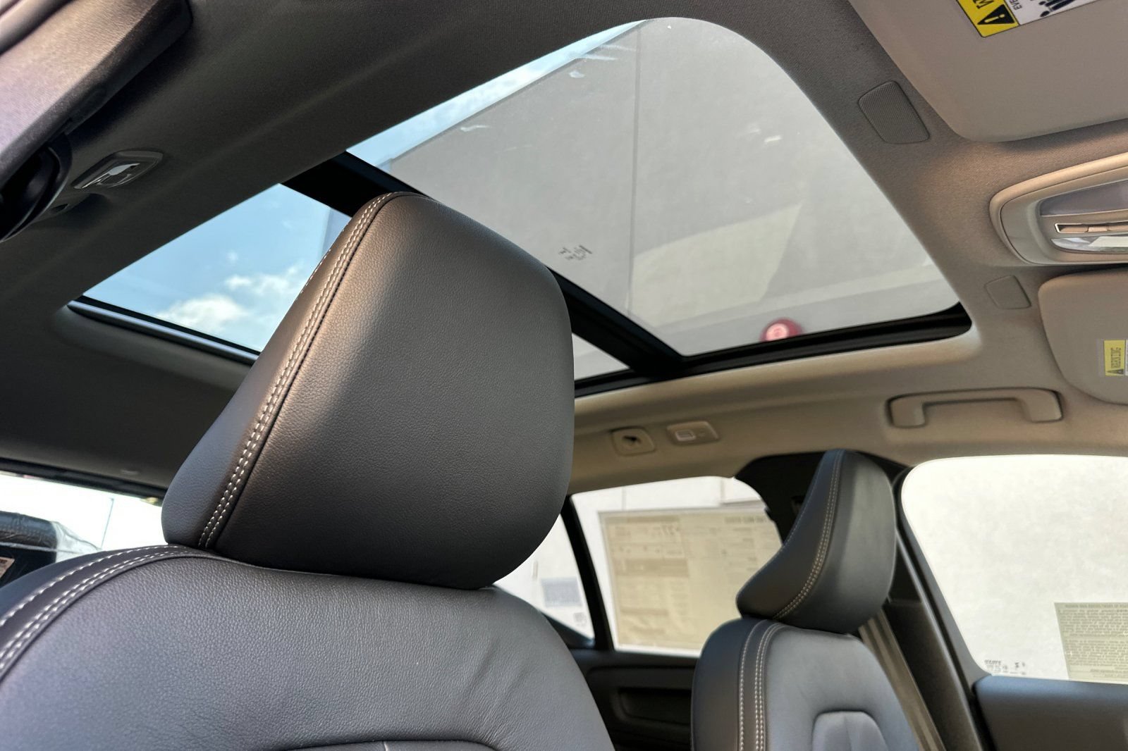 Certified 2026 Volvo XC40 B4 Core w/ Climate Package FWD image 18