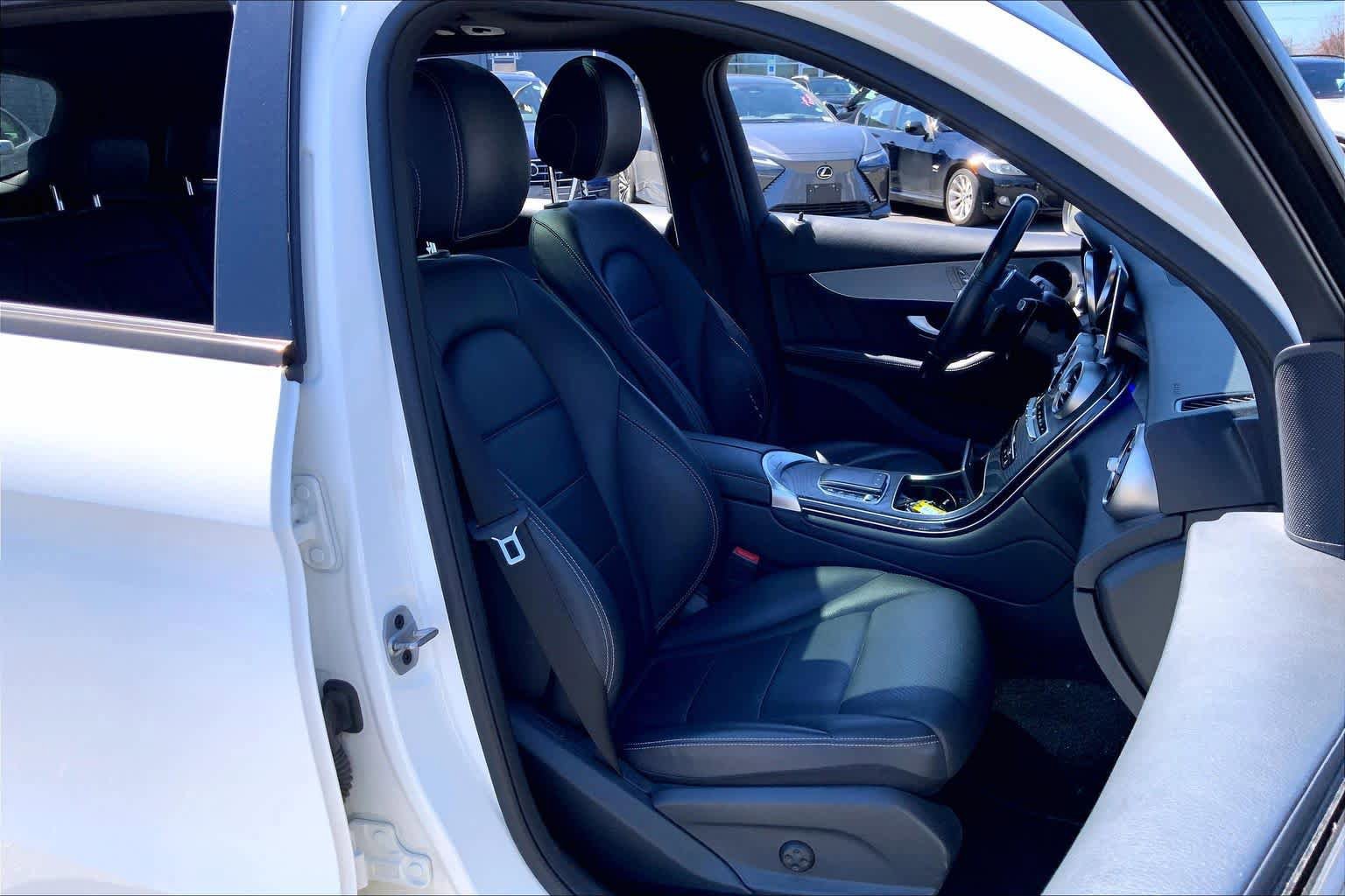 Used 2022 Mercedes-Benz GLC 300 4MATIC image 9