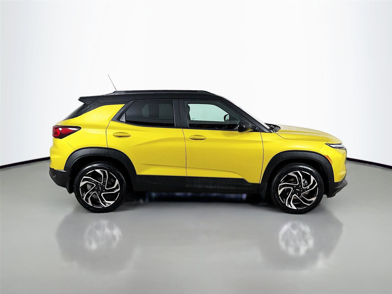 Used 2024 Chevrolet TrailBlazer RS w/ Convenience Package image 9