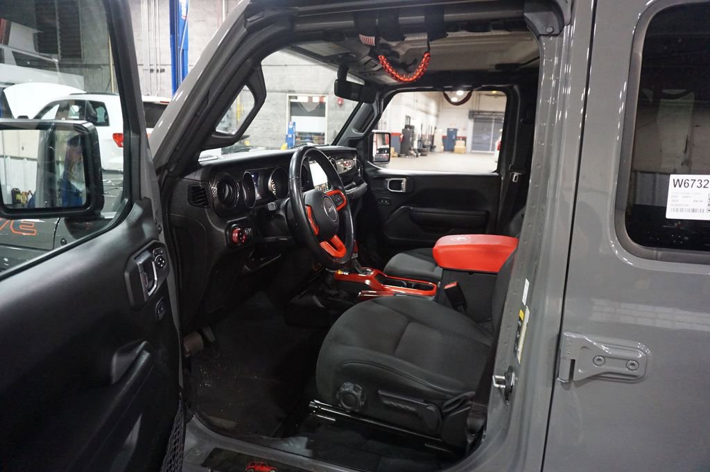 Used 2022 Jeep Gladiator Sport AWD/4WD image 2
