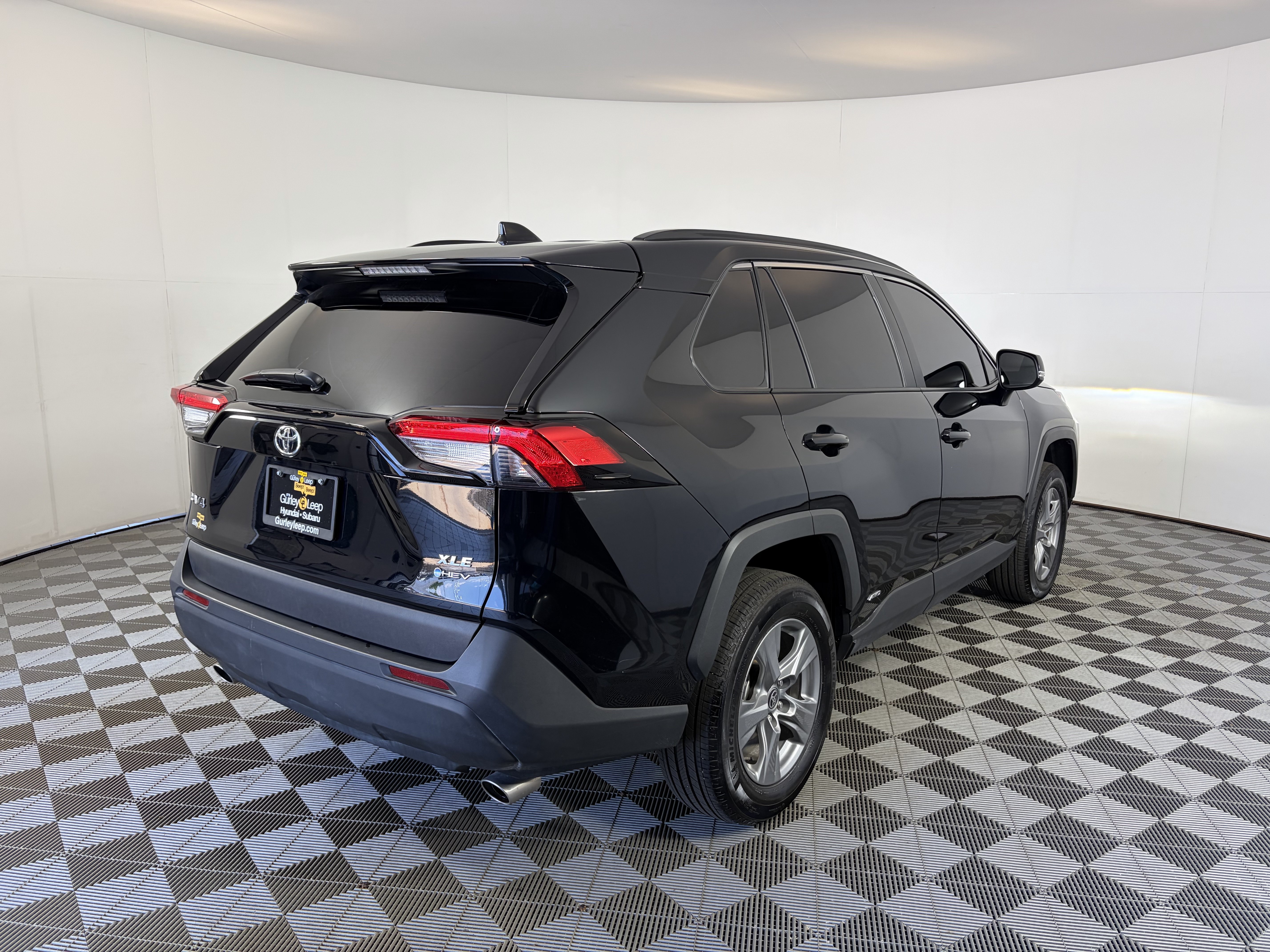 Used 2025 Toyota RAV4 XLE AWD/4WD image 8