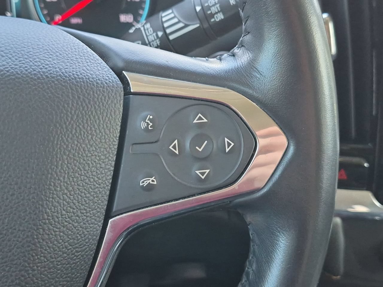 Used 2019 Chevrolet Traverse RS FWD image 13