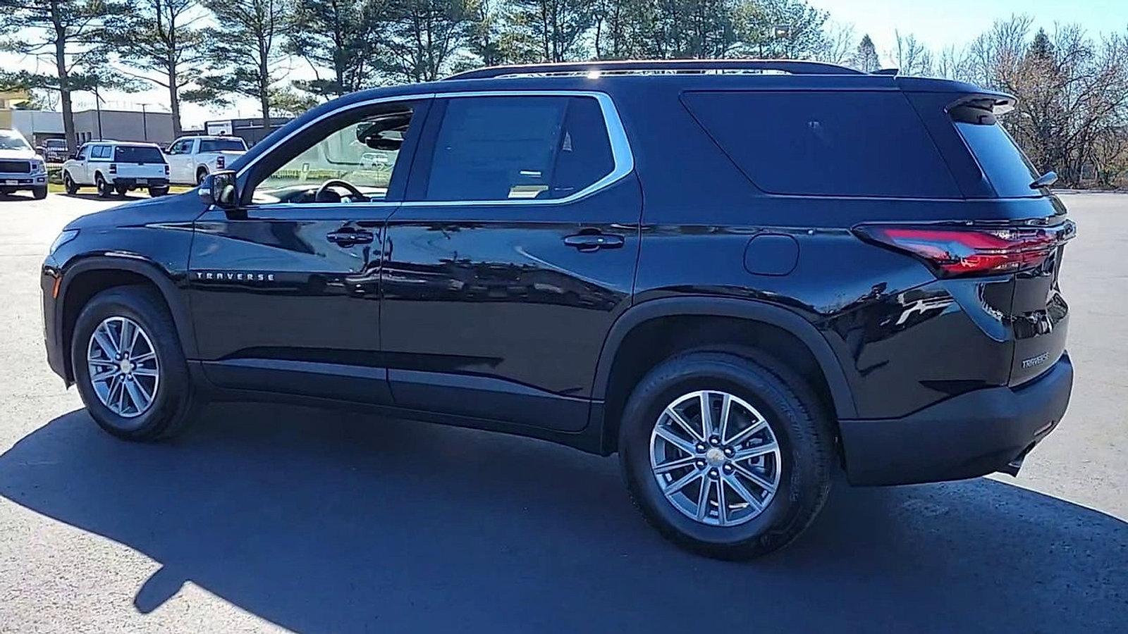 Used 2023 Chevrolet Traverse LT image 6