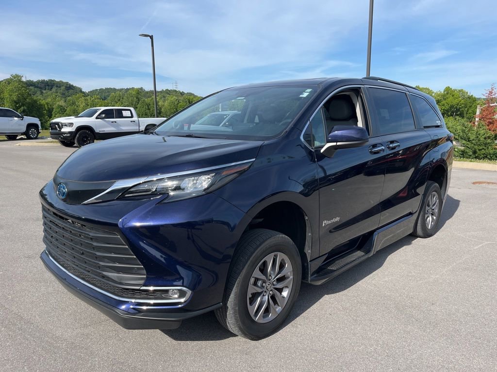 Used 2024 Toyota Sienna XLE w/ XLE Plus Package