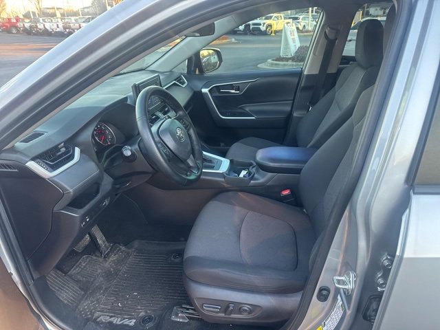 Used 2019 Toyota RAV4 XLE w/ Convenience Package image 11