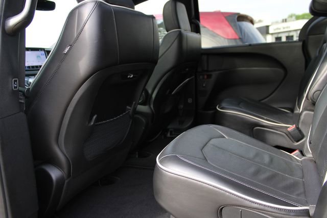 Used 2025 Chrysler Pacifica Limited FWD image 27