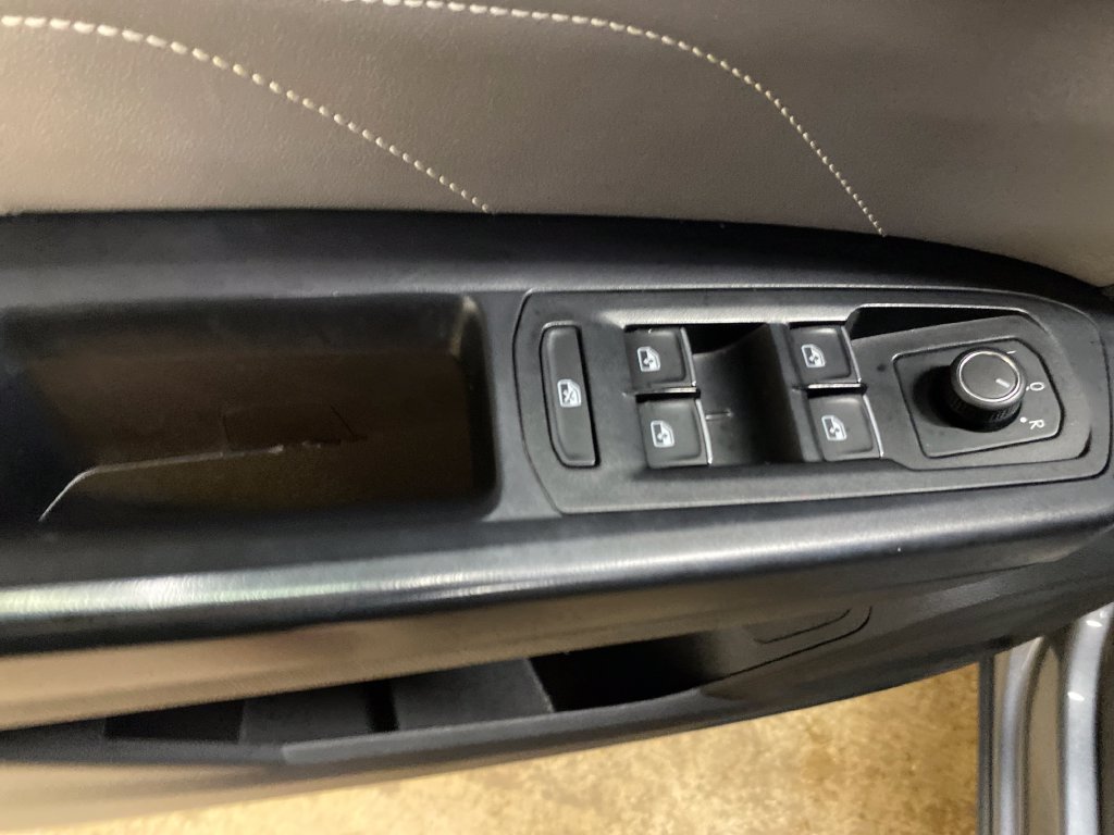 Used 2021 Volkswagen Atlas Cross Sport SEL AWD/4WD image 11