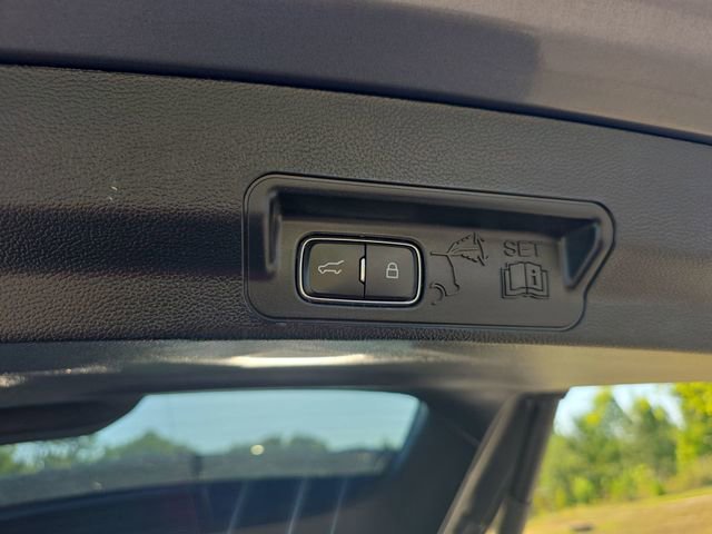 Used 2022 Ford Explorer Limited w/ Equipment Group 301A AWD/4WD image 15