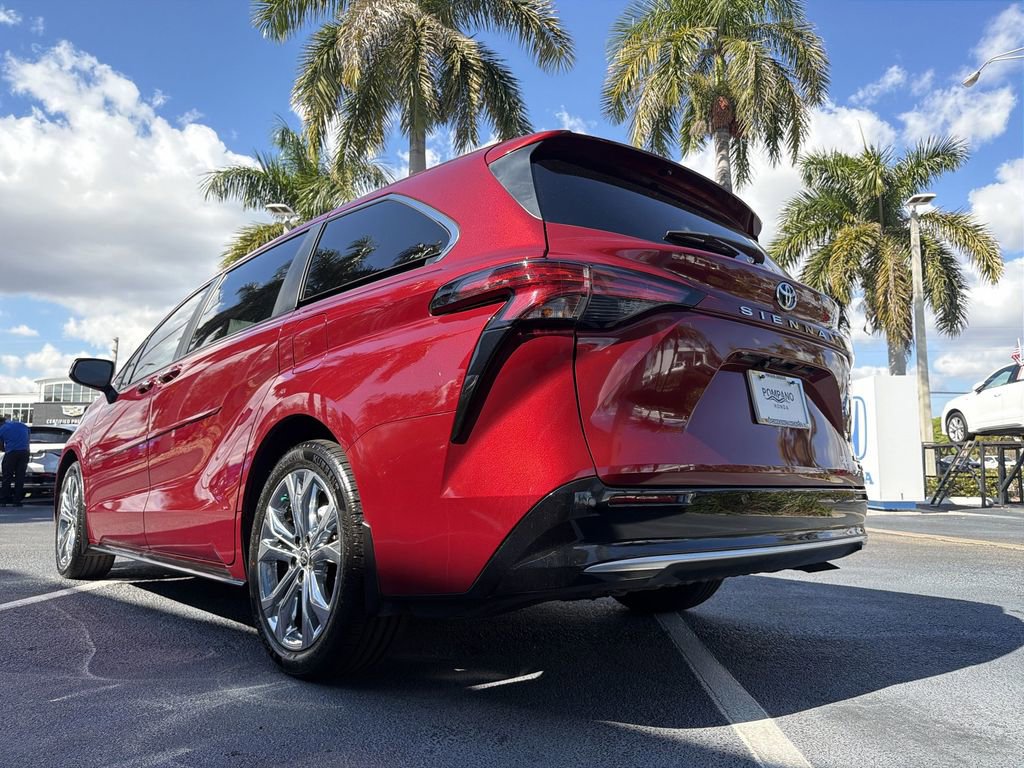 Used 2024 Toyota Sienna Platinum image 19