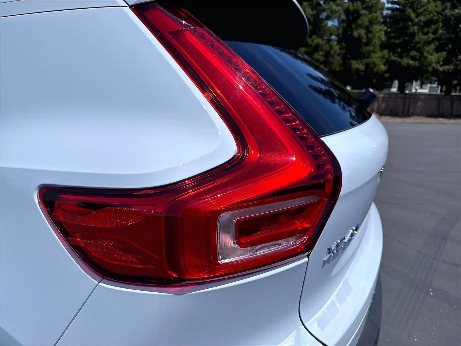 Used 2026 Volvo XC40 B5 Plus w/ Protection Package Premier AWD/4WD image 32