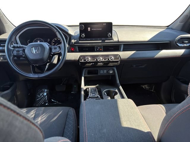 Used 2025 Honda Pilot Sport image 14