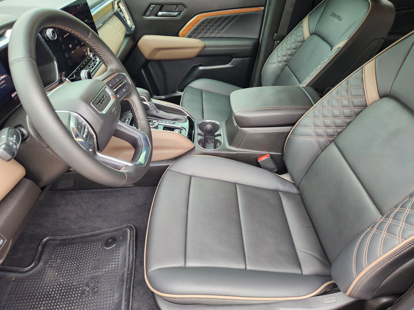 Used 2024 GMC Canyon Denali image 11