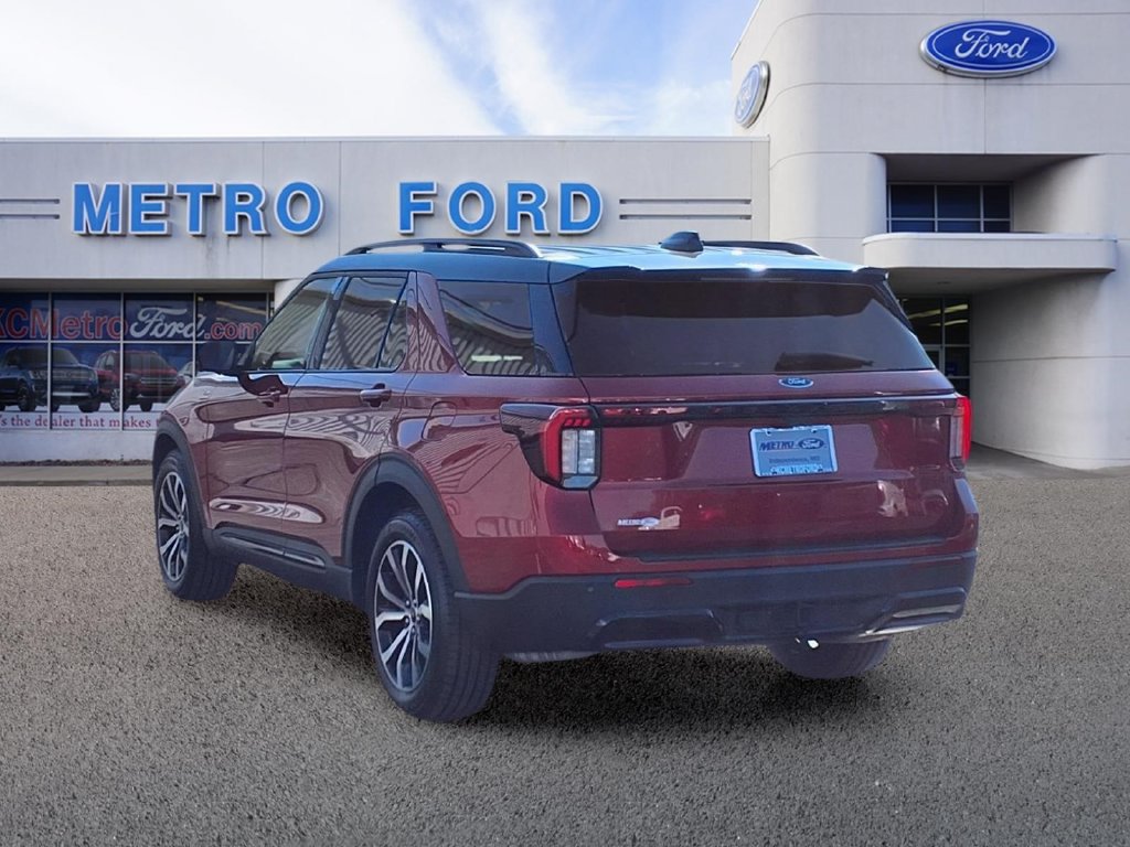 Certified 2025 Ford Explorer ST-Line w/ Premium Package RWD image 5
