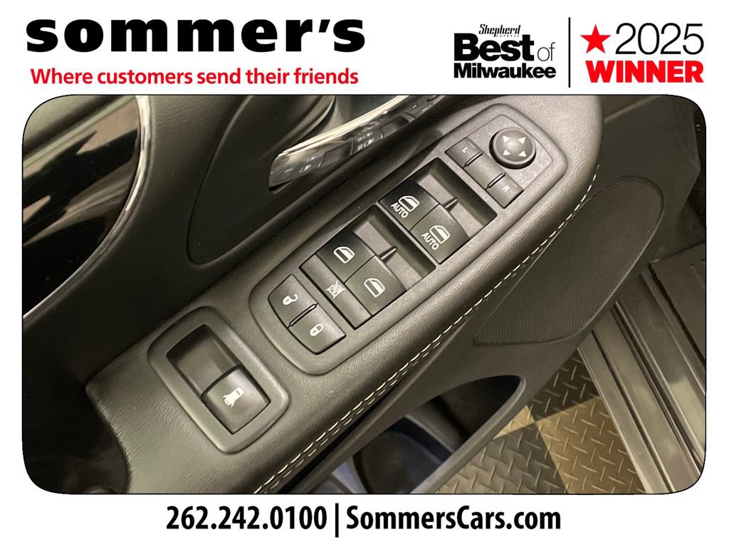 Used 2018 Dodge Grand Caravan SE image 11