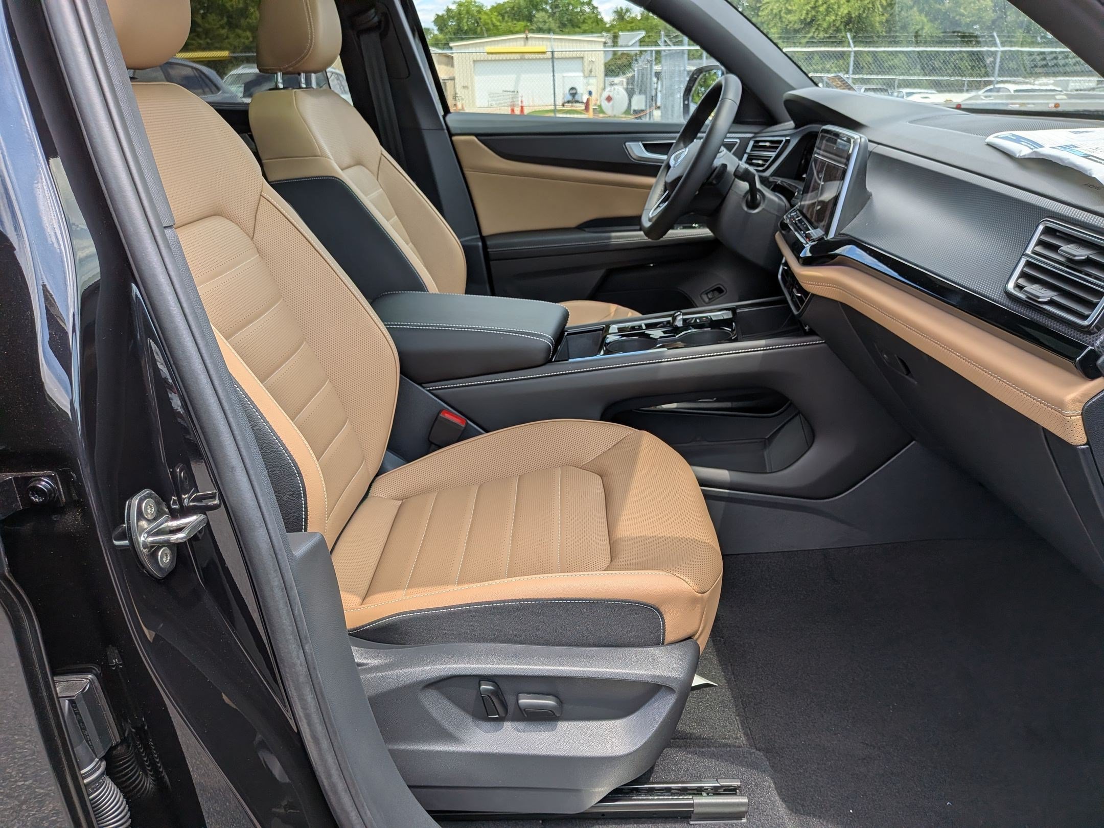 New 2026 Volkswagen Atlas Cross Sport SEL R-Line AWD/4WD image 37