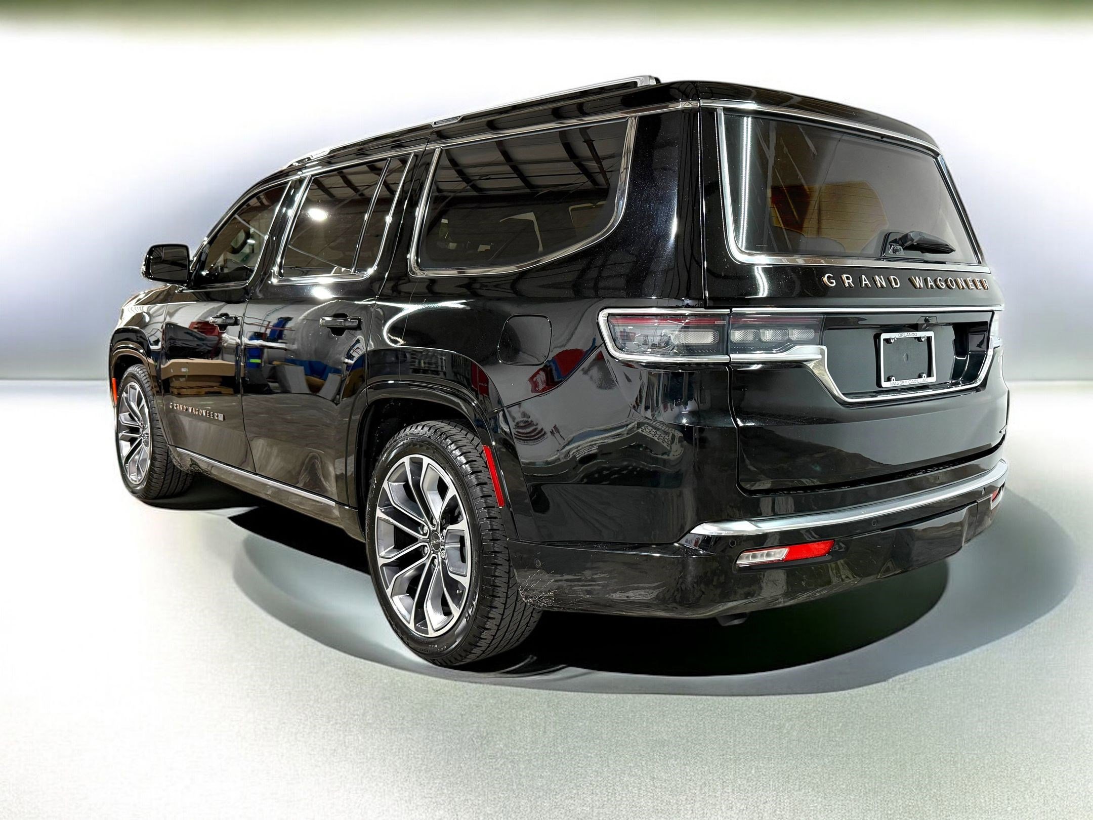 Used 2024 Jeep Grand Wagoneer Series III w/ HD Trailer Tow Package image 3