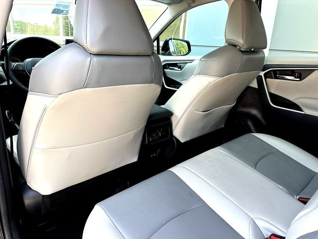 Used 2020 Toyota RAV4 XLE Premium FWD image 20