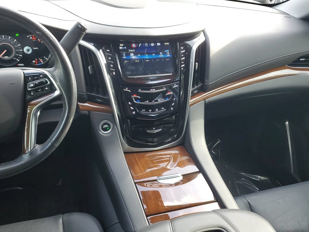 Used 2020 Cadillac Escalade Luxury AWD/4WD image 19