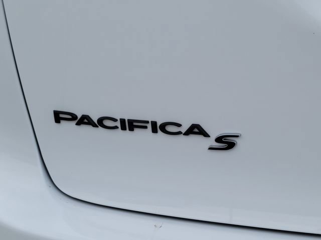 Used 2025 Chrysler Pacifica Limited FWD image 15