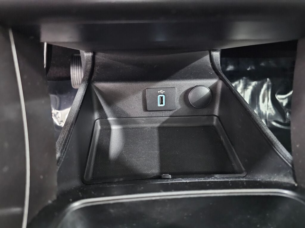 Used 2017 Ford Fusion SE w/ Fusion SE Technology Package FWD image 22