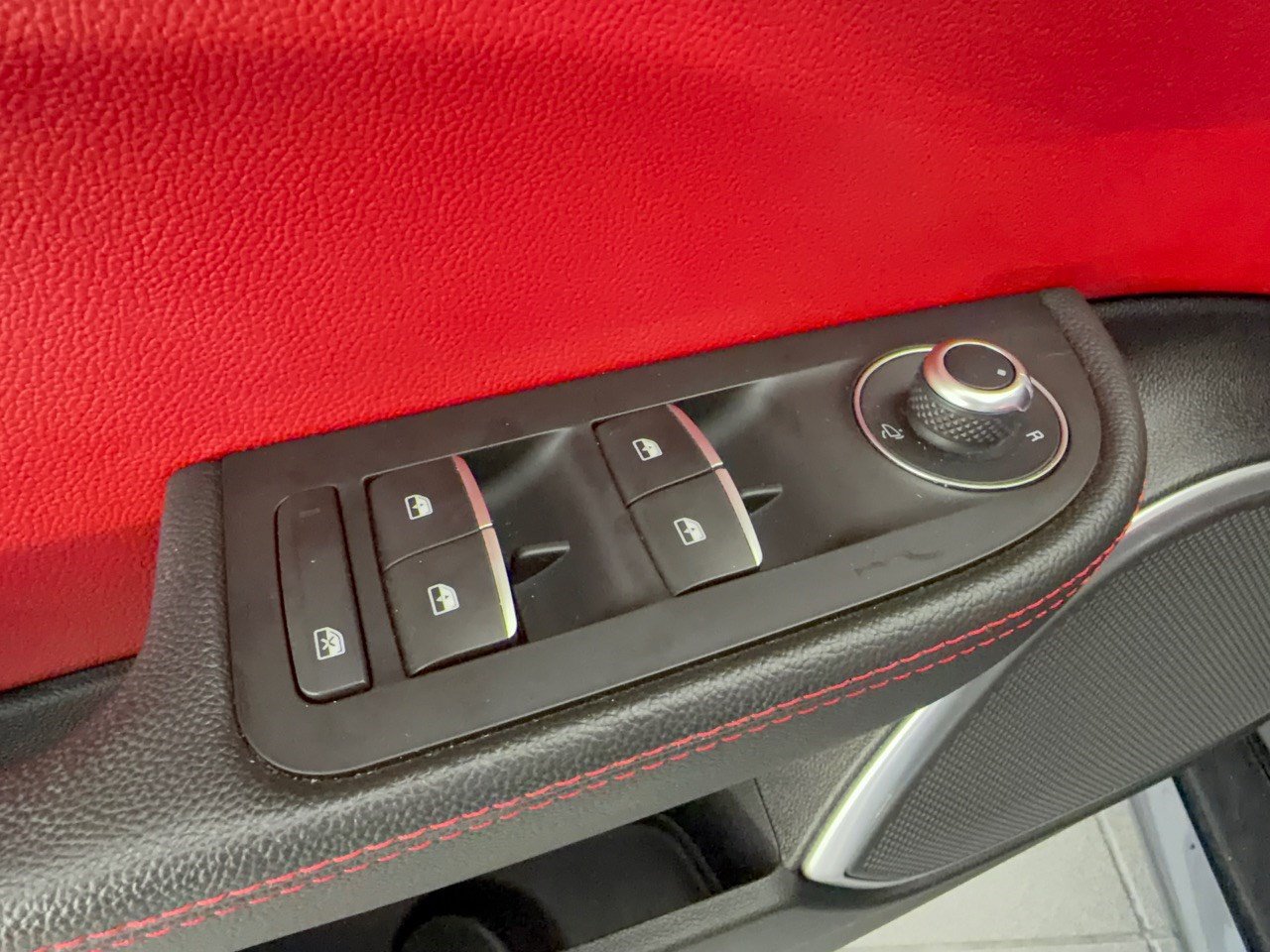 Used 2020 Alfa Romeo Giulia Ti w/ Active Blind Spot Package AWD/4WD image 15