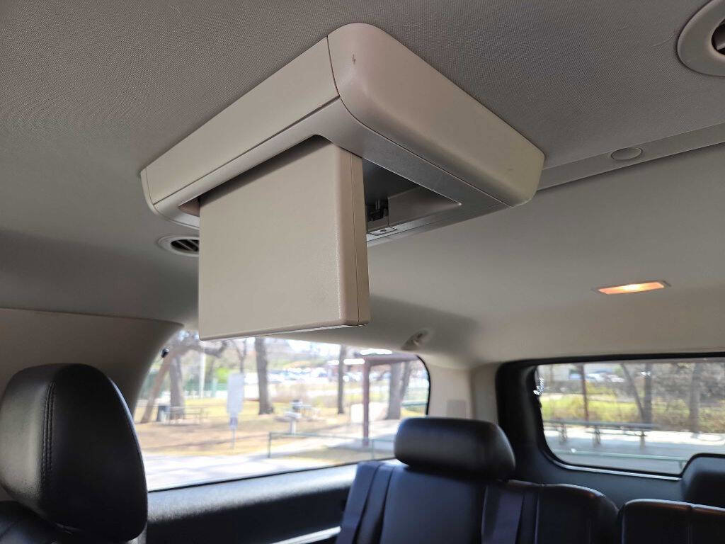 Used 2012 GMC Yukon XL SLT w/ SLT-2 Equipment Package image 28