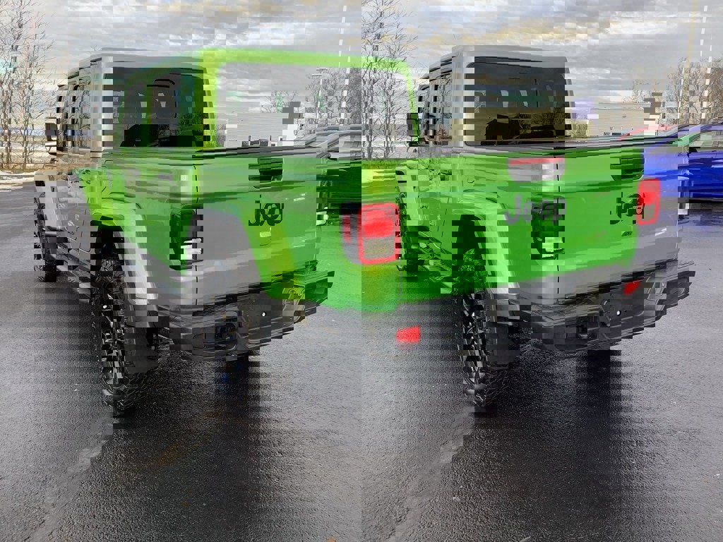 Used 2025 Jeep Gladiator Sport image 6