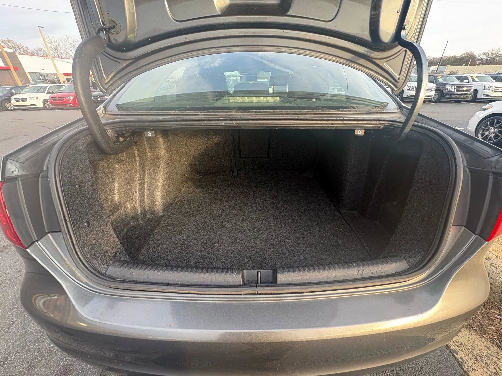 Used 2011 Volkswagen Jetta SE image 9