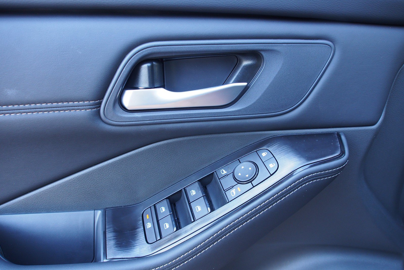 New 2026 Nissan Rogue Dark Armor FWD image 19