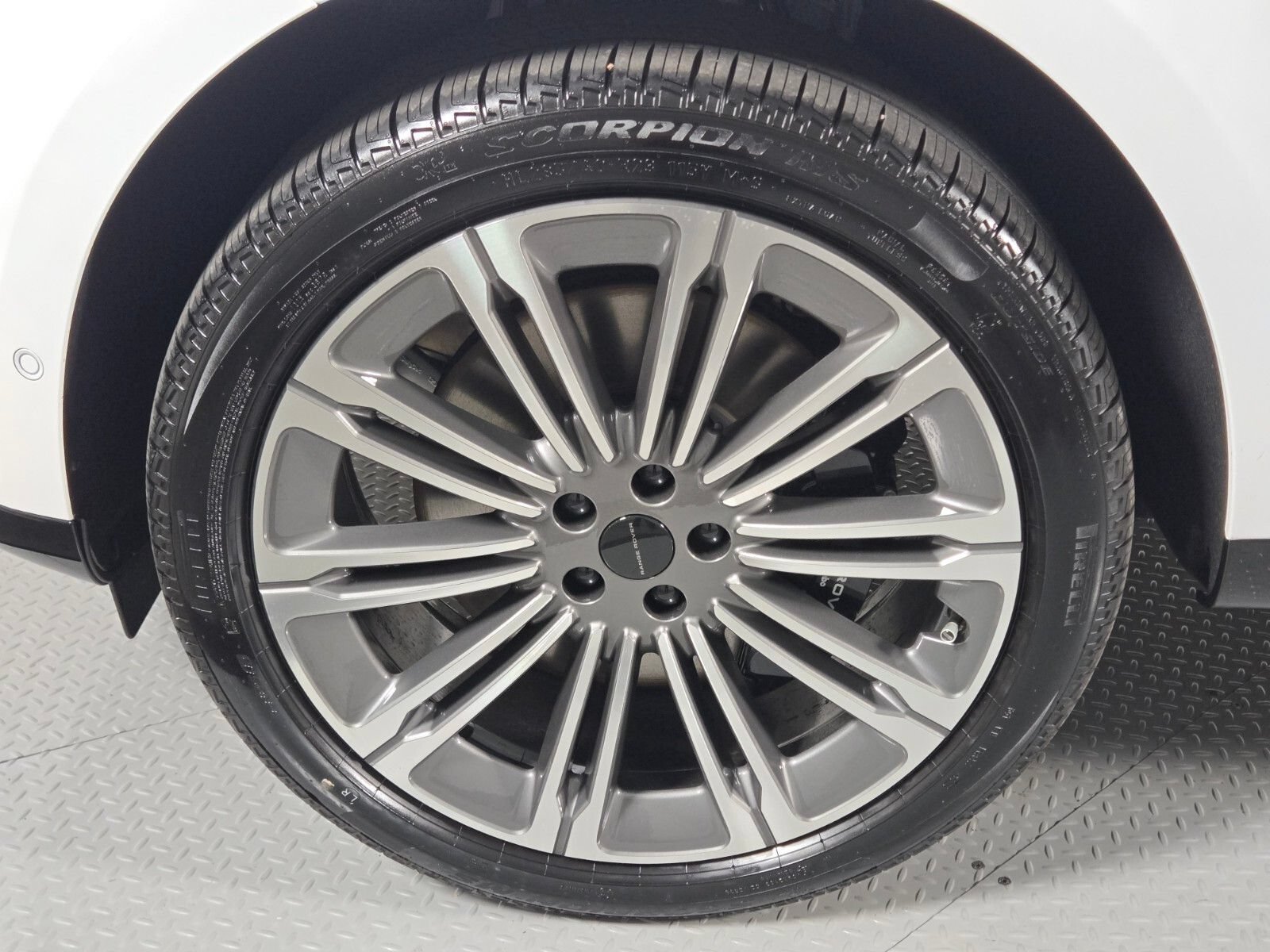New 2026 Land Rover Range Rover Long Wheelbase Autobiography AWD/4WD image 9