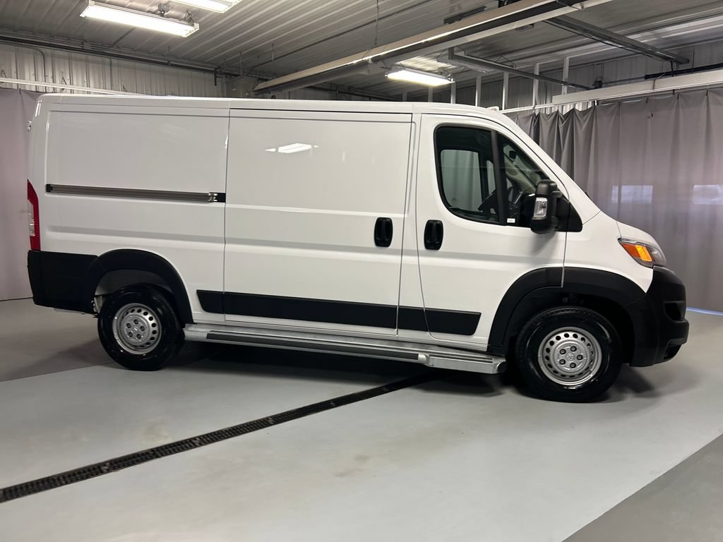 Used 2025 RAM ProMaster 2500 w/ U-Haul Equipment Group FWD image 8