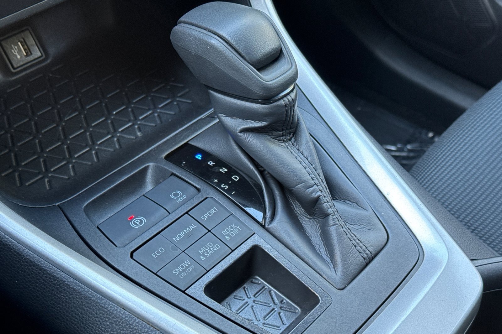 Used 2024 Toyota RAV4 LE image 24