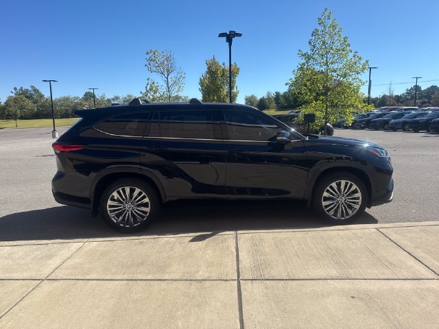 Used 2023 Toyota Highlander Platinum AWD/4WD image 6
