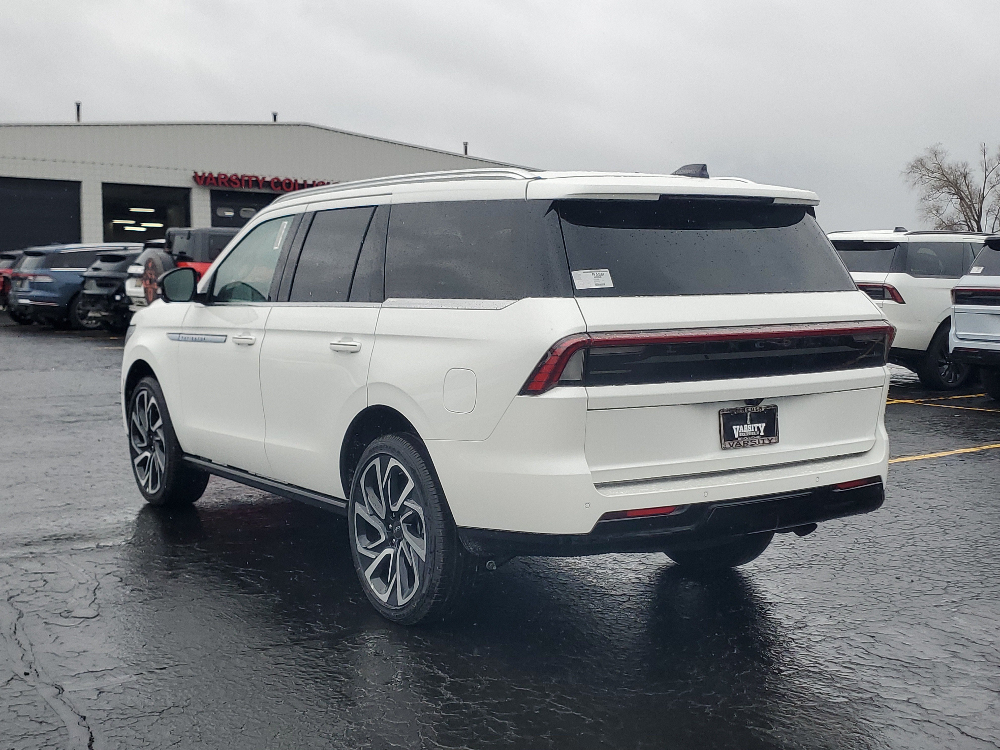 New 2026 Lincoln Navigator Reserve AWD/4WD image 3